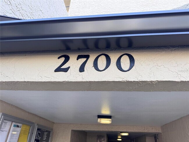 2700 Cove Cay Dr in Clearwater, FL - Building Photo - Building Photo