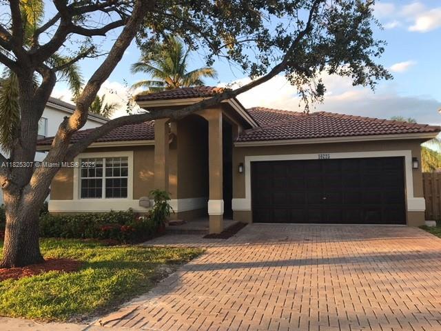 16725 Sapphire Ct in Weston, FL - Building Photo