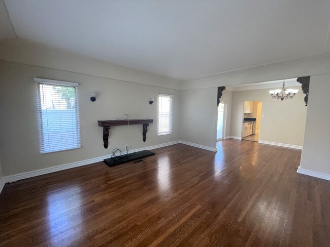 152 N Arnaz Dr, Unit B in Beverly Hills, CA - Building Photo - Building Photo