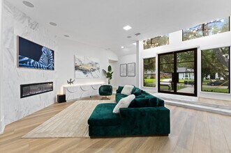 10826 Moonlight Dr in Houston, TX - Foto de edificio - Building Photo
