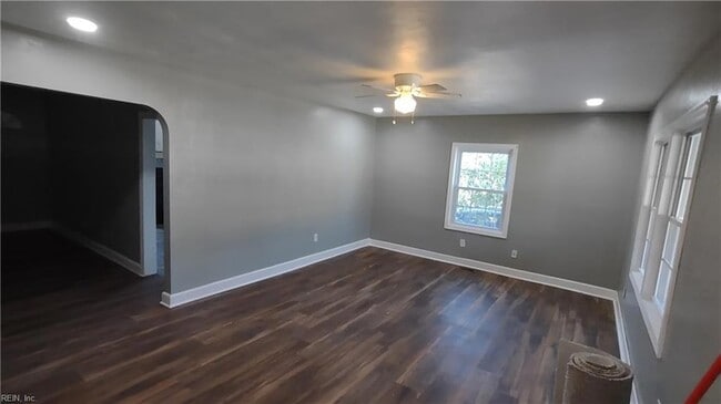 5949 Jefferson Ave in Newport News, VA - Foto de edificio - Building Photo