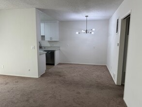 3733 Delmas Ter, Unit 5 in Los Angeles, CA - Foto de edificio - Building Photo