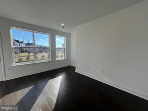 239 Lewis Fisher Dr in Ewing Township, NJ - Foto de edificio - Building Photo