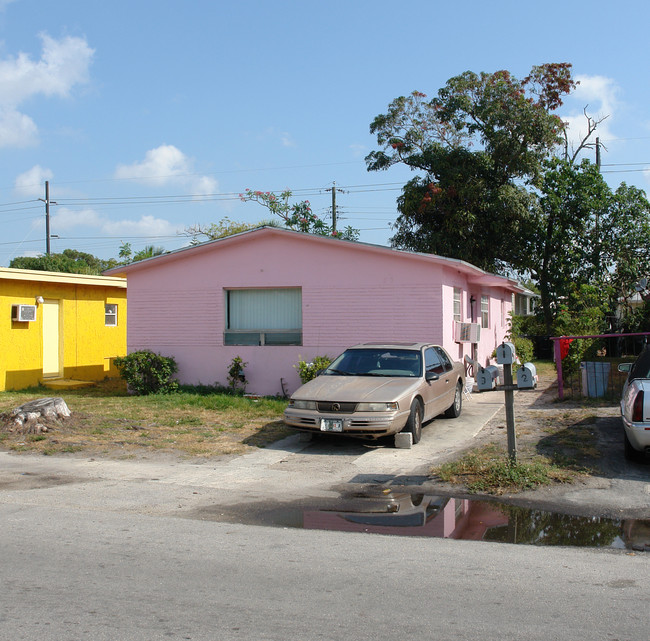 2131-2135 NW 7th Ct in Fort Lauderdale, FL - Foto de edificio - Building Photo