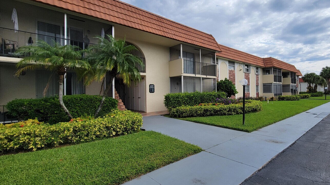 22795 SW 66th Ave in Boca Raton, FL - Building Photo