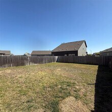 13711 Mussel Rn in Elgin, TX - Building Photo - Building Photo
