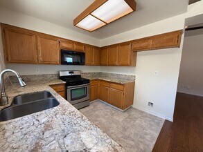 8901 Portofino Dr in Elk Grove, CA - Building Photo - Building Photo
