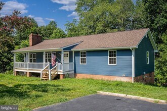 6027 Cathedral Rd in Fredericksburg, VA - Building Photo - Building Photo