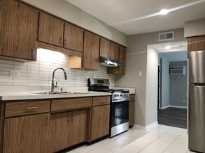 5849 S Francisco Ave, Unit 1D in Chicago, IL - Foto de edificio - Building Photo