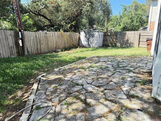 8111 Broken Branch Dr in Round Rock, TX - Building Photo - Building Photo