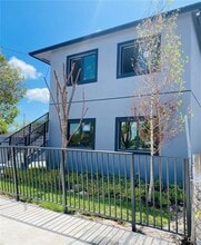 1704 NW 69th Ter in Miami, FL - Foto de edificio - Building Photo