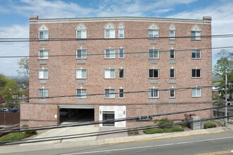 399 Bergen Blvd in Palisades Park, NJ - Building Photo - Building Photo