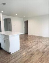 10928 Hartsook St in North Hollywood, CA - Foto de edificio - Building Photo