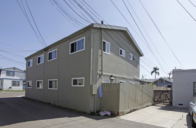 2621 Monroe Ave in San Diego, CA - Building Photo - Building Photo