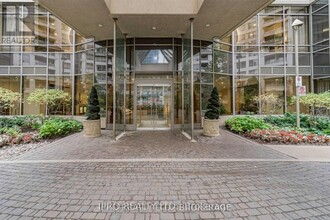 3880-3880 Duke of York Blvd in Mississauga, ON - Building Photo - Building Photo