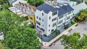 2303 Yupon St in Houston, TX - Building Photo