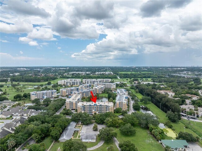 960 Starkey Rd in Largo, FL - Building Photo - Building Photo