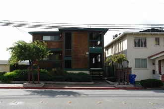 909 Grand Ave in South San Francisco, CA - Foto de edificio - Building Photo