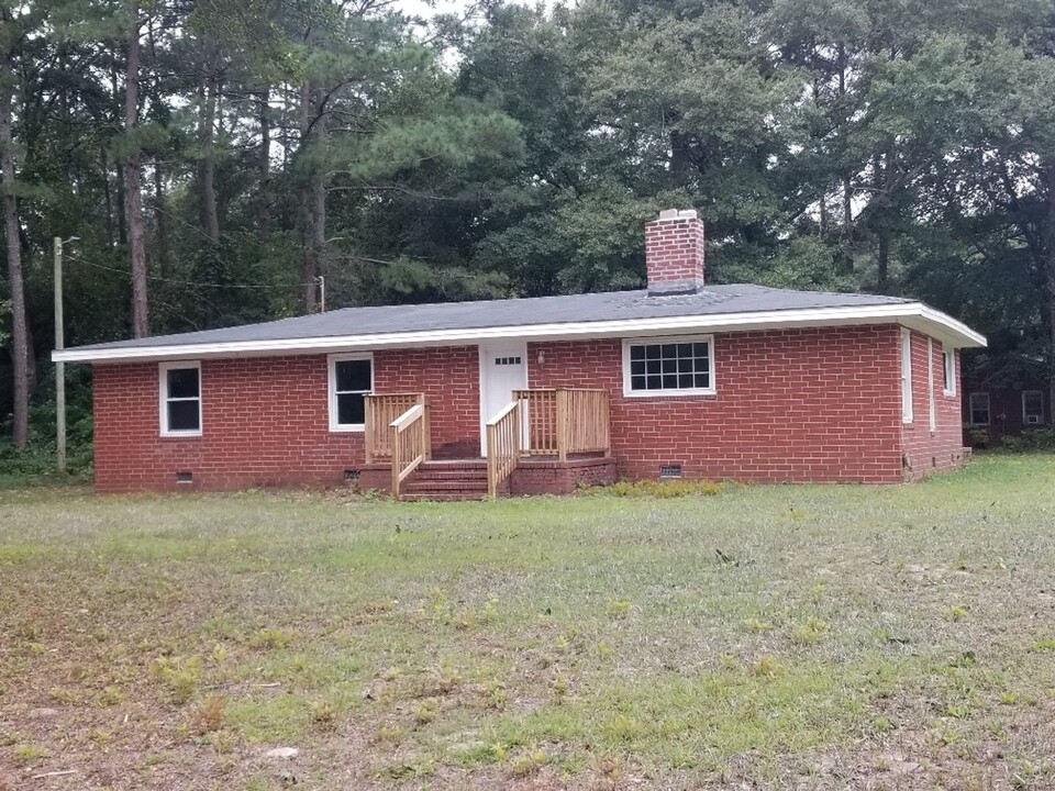 230 Hack Dr in Dudley, NC - Building Photo