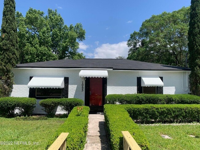 property at 1053 Ellis Rd S