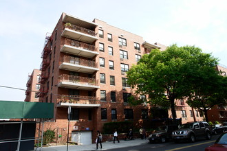 Franklin Avenue Corp Apartments in Flushing, NY - Building Photo - Building Photo