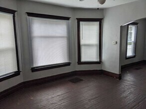 1023 Washington Ave, Unit 1 in Kalamazoo, MI - Foto de edificio - Building Photo