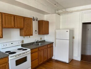 28 Main St, Unit 28 Main #2 in Waterville, ME - Foto de edificio - Building Photo