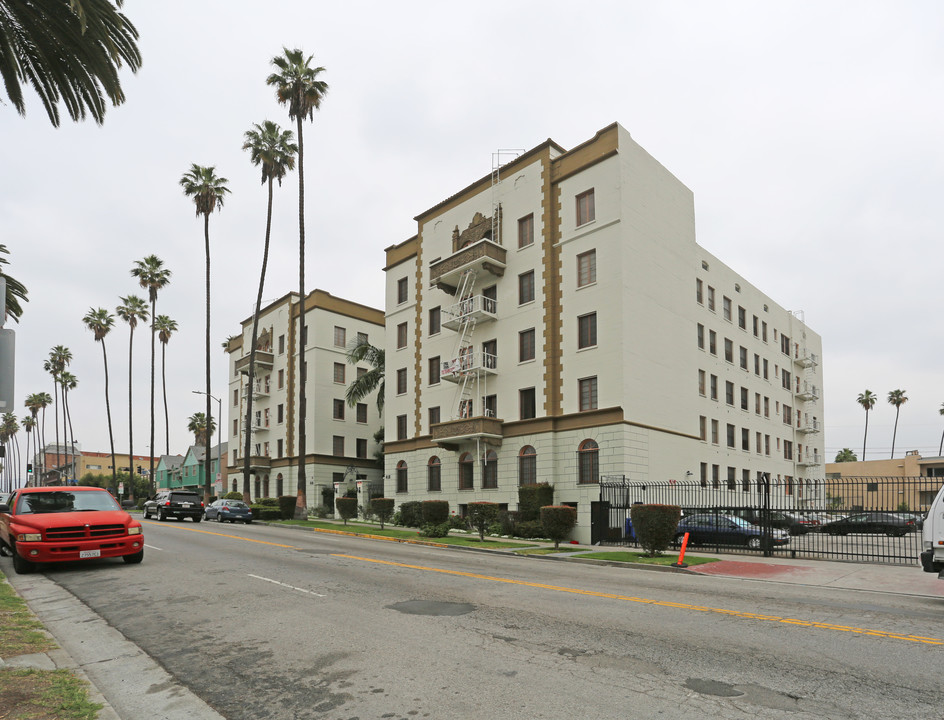 The Oliver Cromwell in Los Angeles, CA - Building Photo