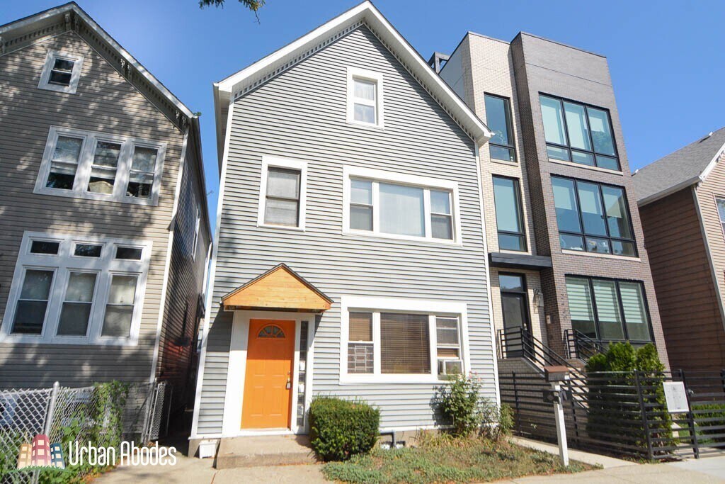 2432 W Moffat St in Chicago, IL - Building Photo