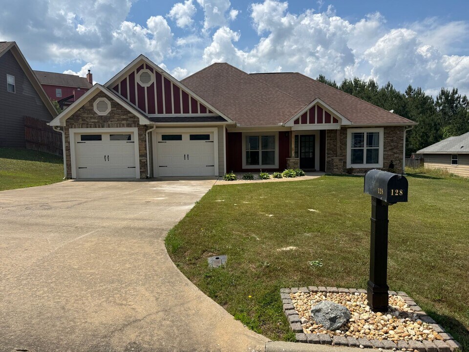 128 Lee Rd in Phenix City, AL - Building Photo