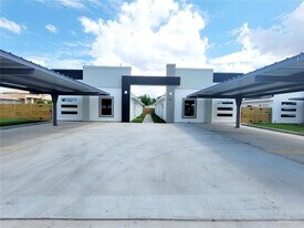 2205 S Pamplona St, Unit 3 in Pharr, TX - Building Photo