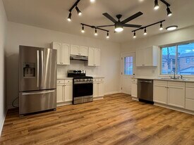 16 Sycamore St in Etna, PA - Building Photo