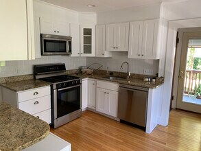 63 Newport St, Unit 63 Newport Street in Arlington, MA - Foto de edificio - Building Photo