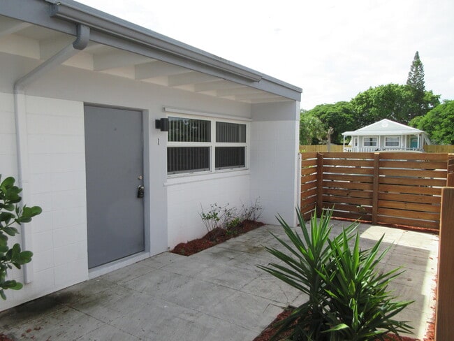 1234 17th Ave N in Lake Worth Beach, FL - Building Photo - Building Photo