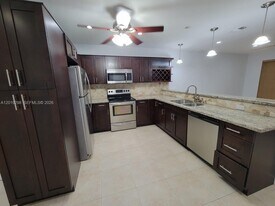 5780 SW 61st St in Miami, FL - Building Photo