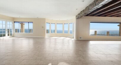 301 E Avenida Cordoba in San Clemente, CA - Building Photo - Building Photo