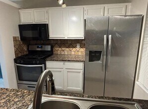 215 Greenlawn Blvd in Round Rock, TX - Building Photo - Building Photo