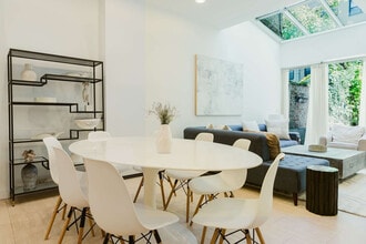 323 E 51st St in New York, NY - Building Photo - Building Photo