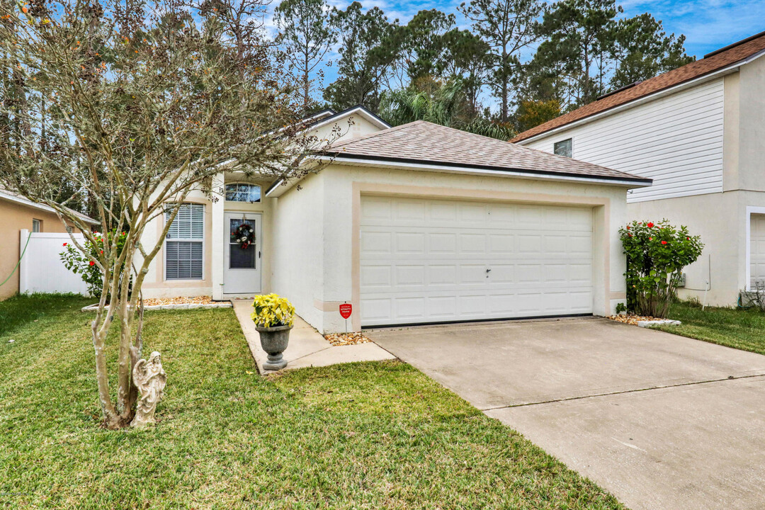 3474 Talisman Drive in Middleburg, FL - Building Photo