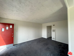 2986 Waverly Dr in Los Angeles, CA - Building Photo - Building Photo