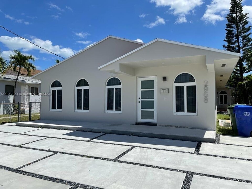 2968 SW 23rd Terrace in Miami, FL - Building Photo