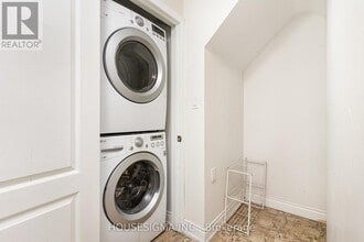 243 Elbern Markell Dr in Brampton, ON - Building Photo - Building Photo