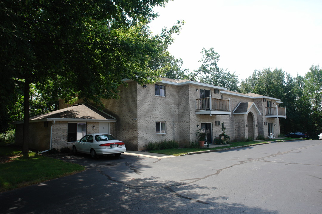 1059 Pilgrim Way in Green Bay, WI - Building Photo