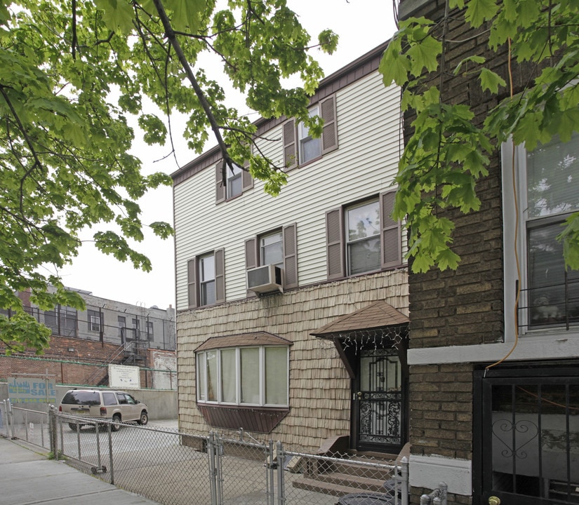 40 Georgia Ave in Brooklyn, NY - Foto de edificio