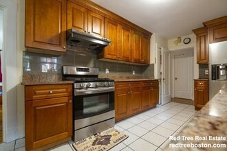 118 Elgin St, Unit 1 in Newton, MA - Building Photo - Building Photo