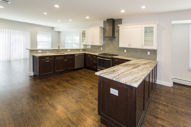 450 4th St, Unit 1 in Palisades Park, NJ - Building Photo - Building Photo