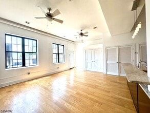988 Johnson Pl in Union, NJ - Building Photo - Building Photo