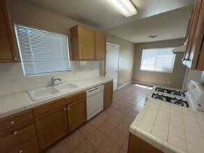 8301 Heather Ave in California City, CA - Building Photo - Building Photo