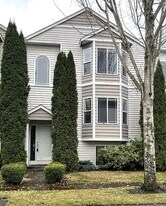 8404 13th Ave SE in Olympia, WA - Building Photo