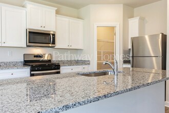 2327 Alberto Dr in Murfreesboro, TN - Foto de edificio - Building Photo